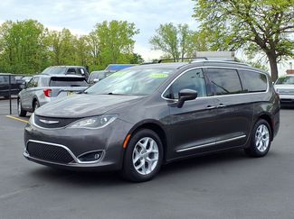 Used 2018 Chrysler Pacifica Touring-L w/ Tire & Wheel Group FWD video 1