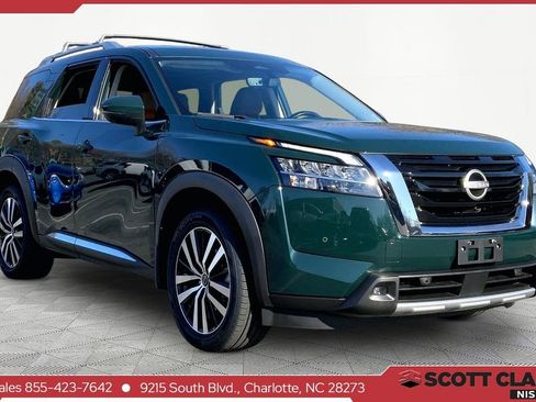 Used 2024 Nissan Pathfinder Platinum image 1