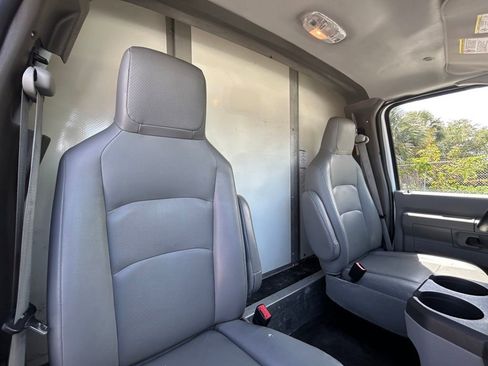 Used 2024 Ford E-350 and Econoline 350 Super Duty w/ Power Windows & Locks Group image 25