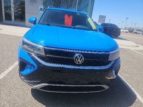Used 2023 Volkswagen Taos SE w/ Panoramic Sunroof Package AWD/4WD image 2