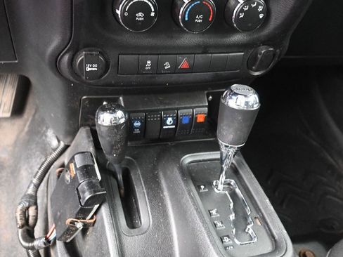 Used 2015 Jeep Wrangler Unlimited Sport w/ Connectivity Group image 12