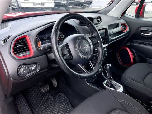 Used 2022 Jeep Renegade Latitude w/ Convenience Group AWD/4WD image 13