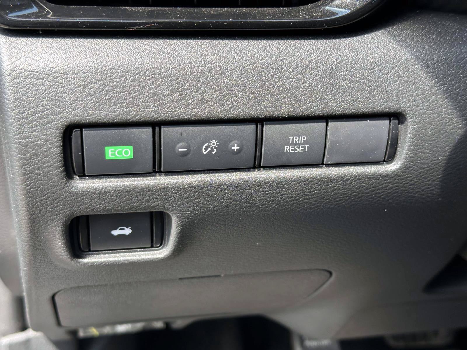 Certified 2023 Nissan Sentra SV FWD image 19