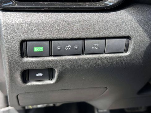 Certified 2023 Nissan Sentra SV FWD image 19