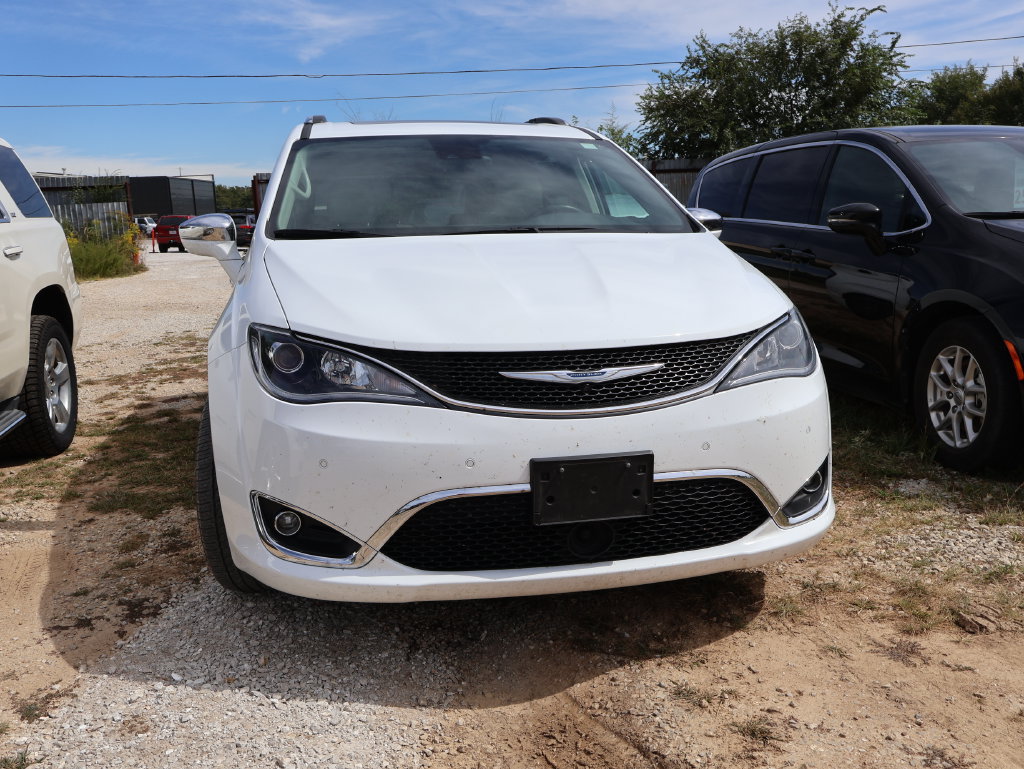 Used 2017 Chrysler Pacifica Limited w/ Advanced Safetytec Group FWD image 8