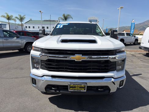Used 2025 Chevrolet Silverado 2500 LT w/ Convenience Package AWD/4WD image 3