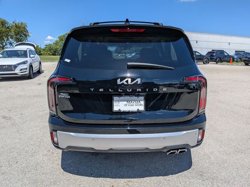 Used 2024 Kia Telluride EX w/ EX Captain's Chair Package FWD image 5
