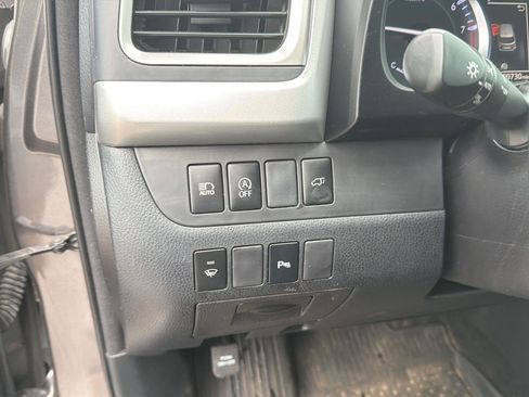 Used 2017 Toyota Highlander Limited AWD/4WD image 16