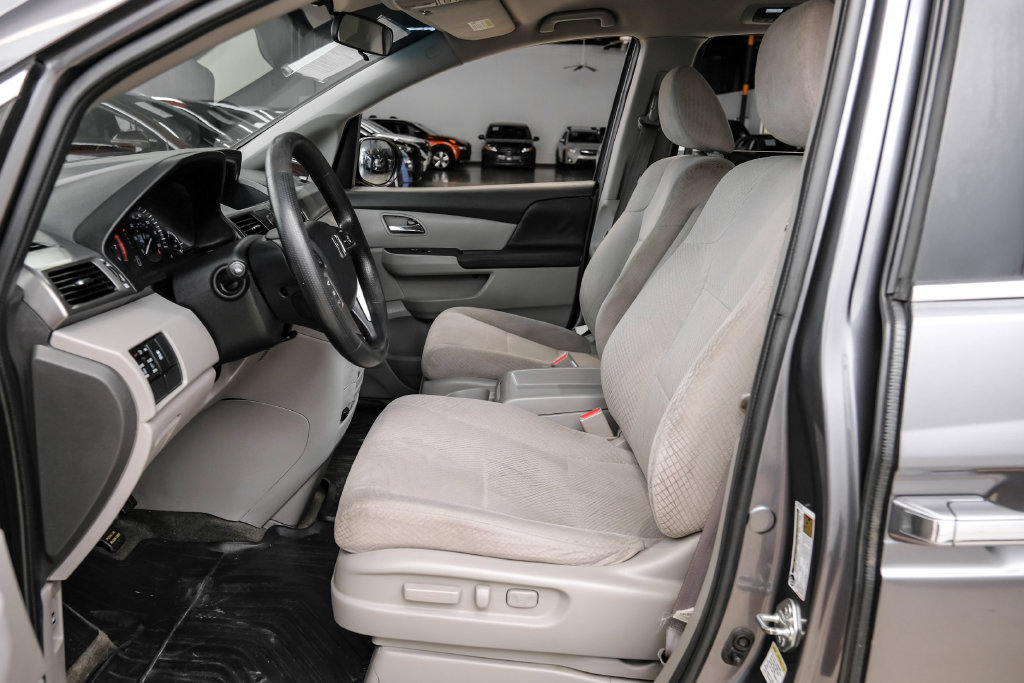 Used 2016 Honda Odyssey SE image 4