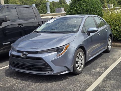 Used 2025 Toyota Corolla LE FWD image 3