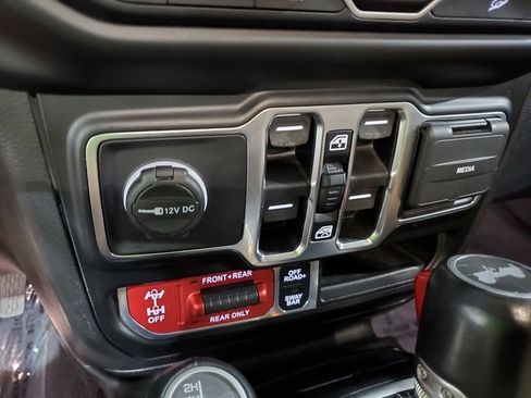 Used 2021 Jeep Wrangler Unlimited Rubicon w/ Cold Weather Group AWD/4WD image 35