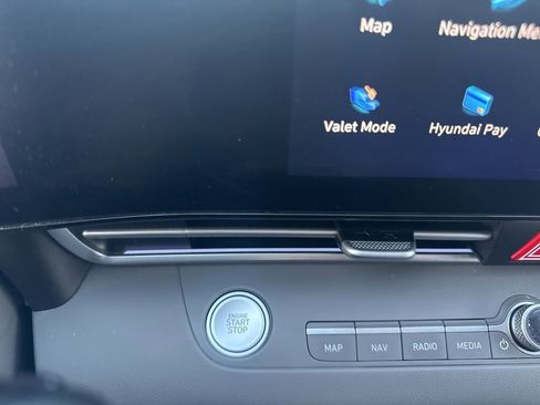 Used 2024 Hyundai Elantra SEL image 19