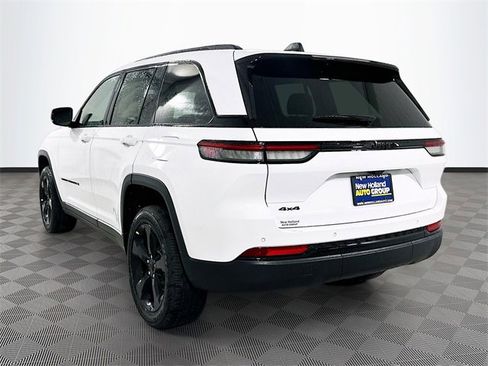 New 2025 Jeep Grand Cherokee Altitude image 21