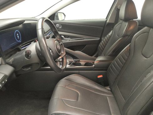 Used 2023 Hyundai Elantra Limited FWD image 17