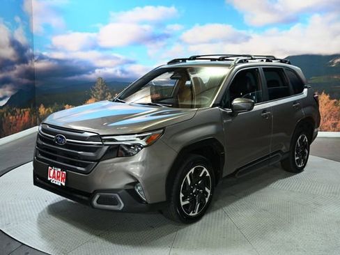Used 2025 Subaru Forester Limited w/ Popular Package image 4