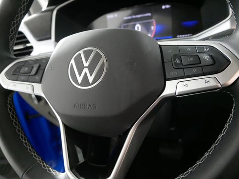 Used 2025 Volkswagen Taos SE image 25