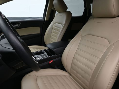 Used 2020 Ford Edge SEL image 11