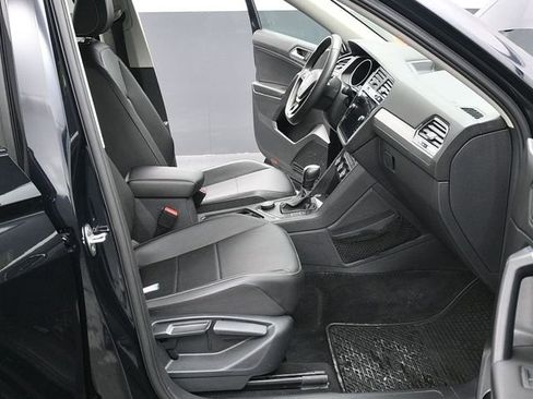 Used 2021 Volkswagen Tiguan SE image 10