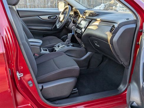 Used 2020 Nissan Rogue Sport S image 20
