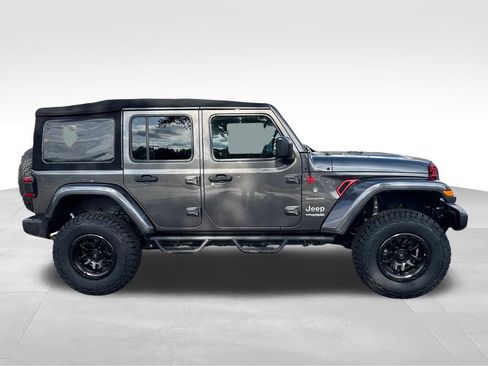 Used 2018 Jeep Wrangler Unlimited Sahara AWD/4WD image 8