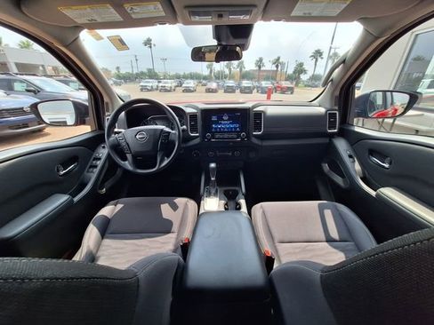 Certified 2023 Nissan Frontier SV w/ Technology Package AWD/4WD image 11