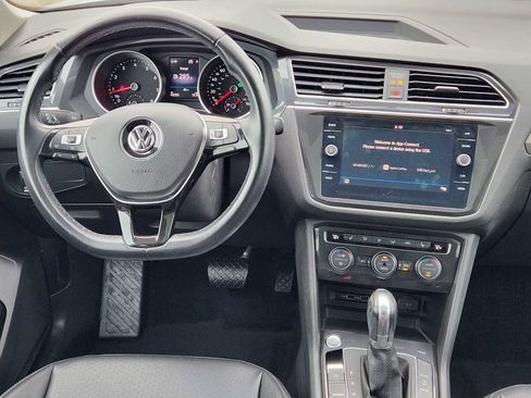 Used 2019 Volkswagen Tiguan SE w/ Panoramic Sunroof Package image 27