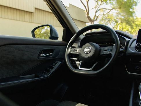 Used 2023 Nissan Rogue SV AWD/4WD image 29