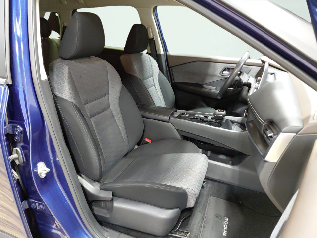 Used 2023 Nissan Rogue SV AWD/4WD image 14