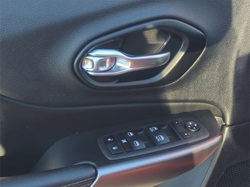 Certified 2021 Jeep Cherokee Latitude Lux image 13