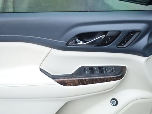 Used 2022 GMC Acadia Denali w/ Denali Ultimate Package image 24