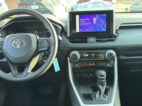 Used 2025 Toyota RAV4 LE AWD/4WD image 8