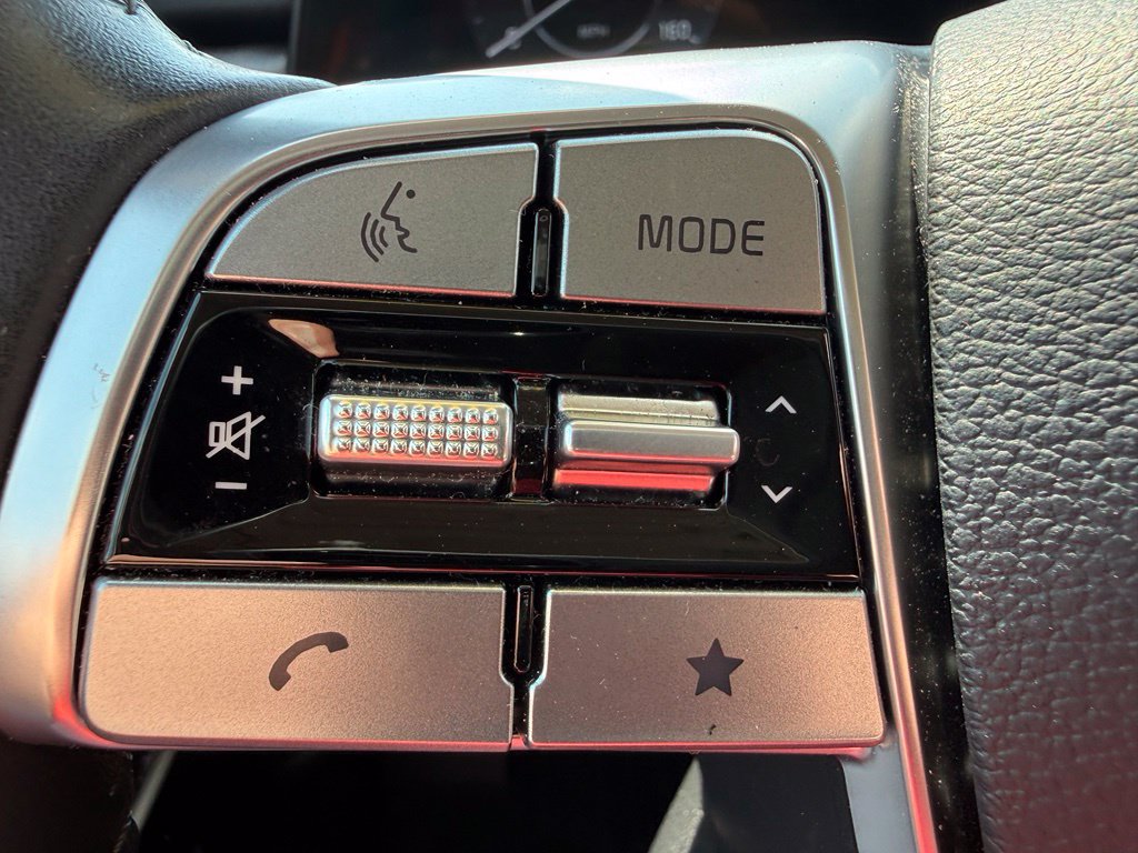 Used 2025 Kia Telluride SX w/ SX Captain's Chair Package FWD image 14