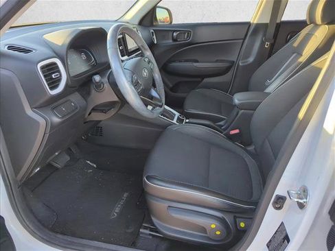 Used 2023 Hyundai Venue Limited image 9