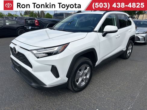 Used 2025 Toyota RAV4 XLE AWD/4WD image 1