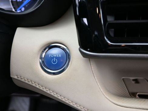 Used 2022 Toyota Highlander XLE image 30