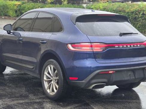Used 2022 Porsche Macan w/ Premium Package Plus image 4