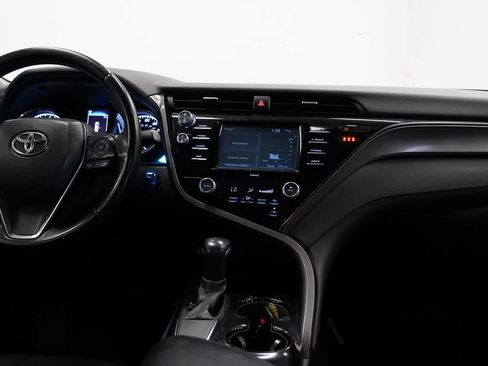 Used 2020 Toyota Camry SE w/ Convenience Package FWD image 13