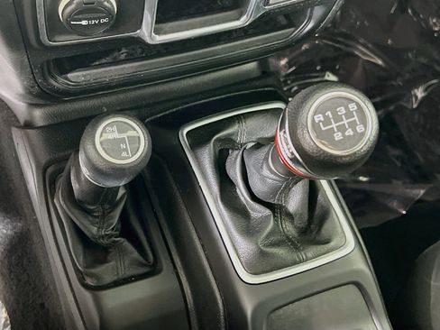 Used 2018 Jeep Wrangler Unlimited Sport AWD/4WD image 16