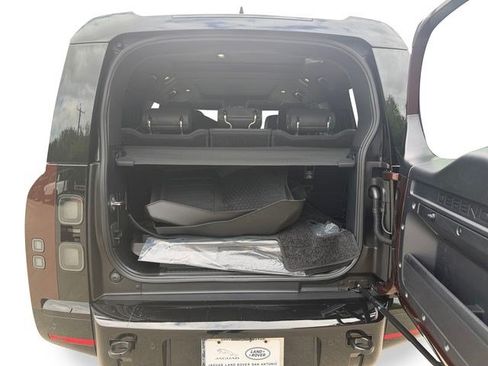 New 2026 Land Rover Defender 130 X-Dynamic SE AWD/4WD image 18