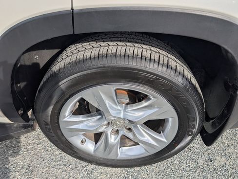 Used 2015 Toyota Highlander Limited image 10