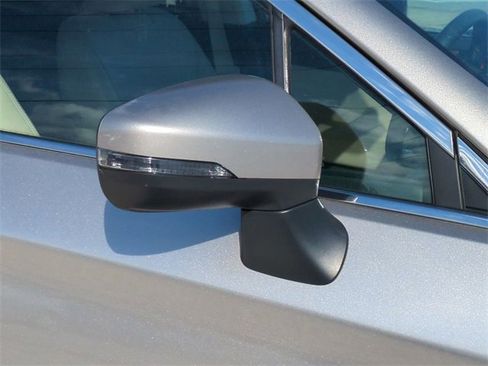 Used 2018 Subaru Outback 2.5i Limited image 12