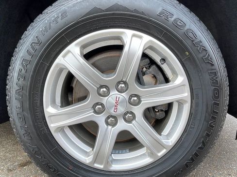 Used 2018 GMC Acadia SLE FWD image 15