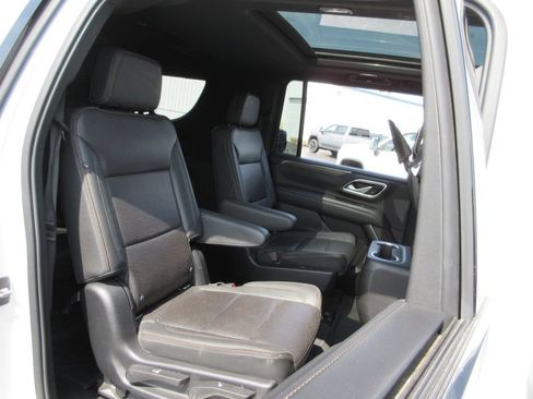Used 2021 Chevrolet Suburban High Country w/ Premium Package 2 AWD/4WD image 28