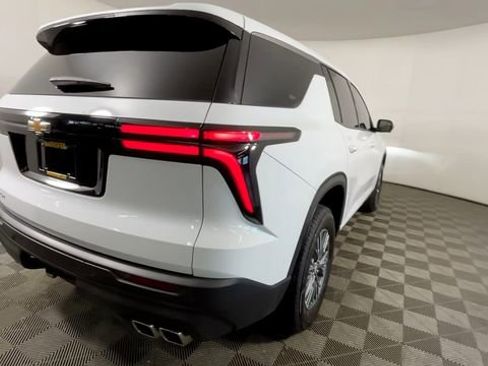 Used 2024 Chevrolet Traverse LS FWD image 4