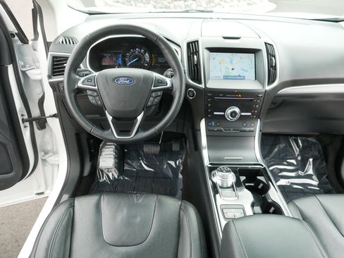 Used 2019 Ford Edge Titanium w/ Equipment Group 301A AWD/4WD image 20