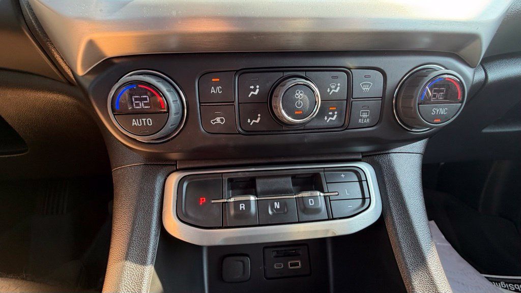 Used 2022 GMC Acadia SLT w/ Technology Package FWD image 20