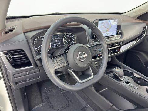 Used 2023 Nissan Rogue SL w/ SL Premium Package image 13