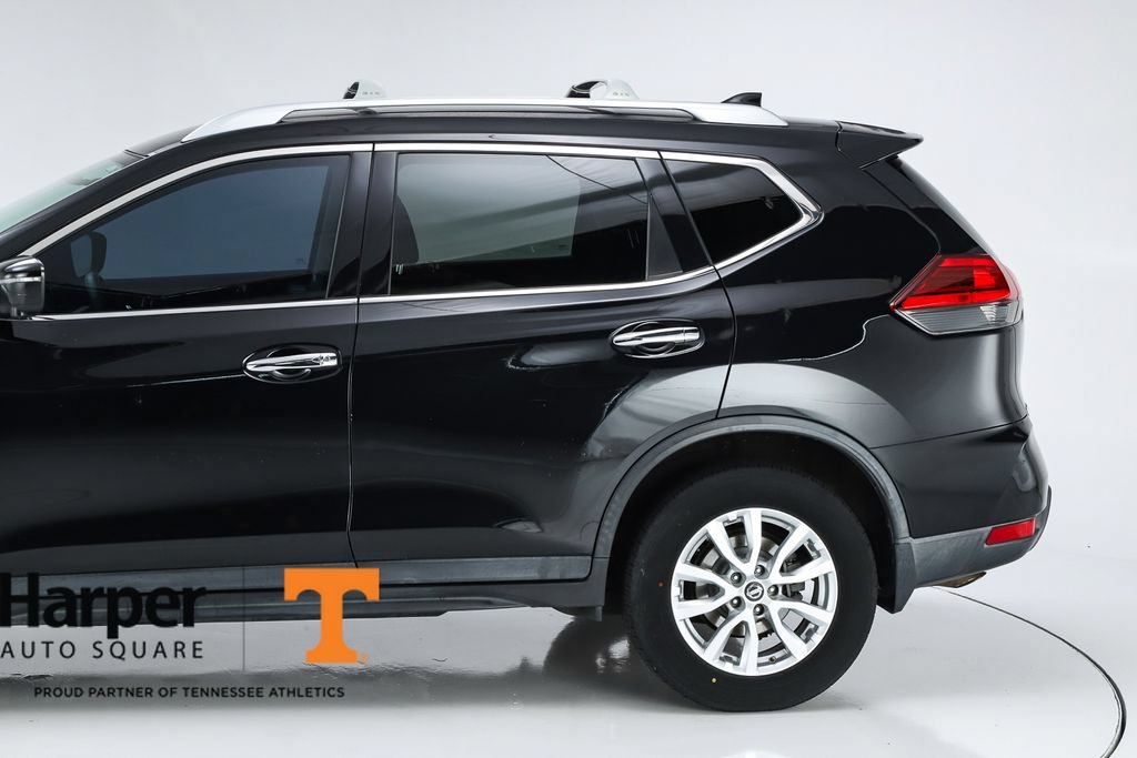 Used 2017 Nissan Rogue SV w/ SV Premium Package FWD image 4
