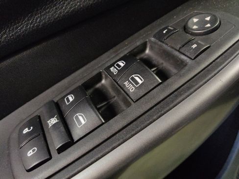 Used 2019 Jeep Cherokee Latitude Plus w/ Comfort/Convenience Group image 27