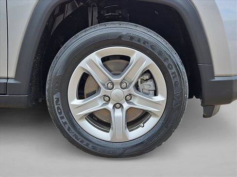 Used 2023 Jeep Compass Latitude AWD/4WD image 22